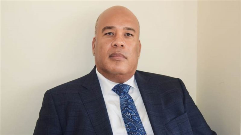 ايمن العشري