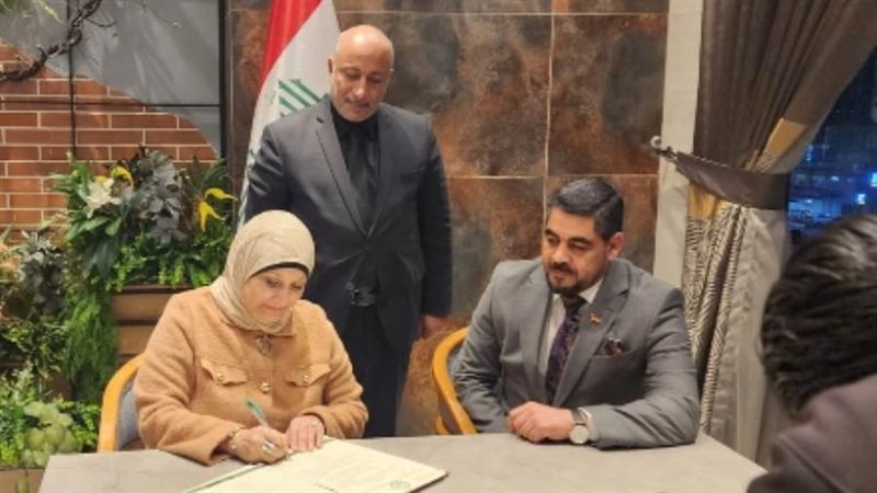 نقيبة التمريض توقع