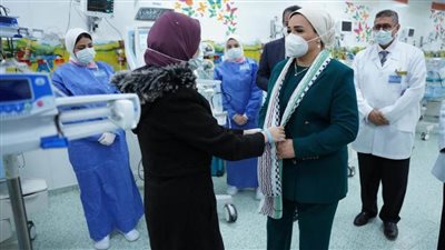 عاجل| قرينة رئيس الجمهورية تزور أطفالًا فلسطينيين يعالجون في مستشفى العاصمة الإدارية الجديدة