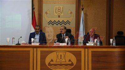 مناقشة تنفيذ مشروعات الخطة الاستثمارية للعام المالي202‪4-2023 