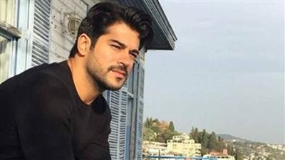 النجم التركي بوراك أوزجيفيت في مهرجان البحر الأحمر السينمائي الدولي