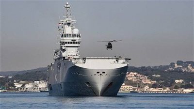 حاملة المروحيات الفرنسية بالعريش تستقبل أول مصابي غزة