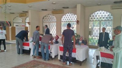 سفير مصر لدى سلطنة عمان: نشهد إقبالًا ملحوظًا على مقر اللجنة الانتخابية في مسقط