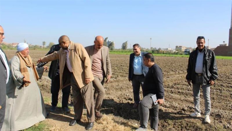 وفد الزراعة يتفقد