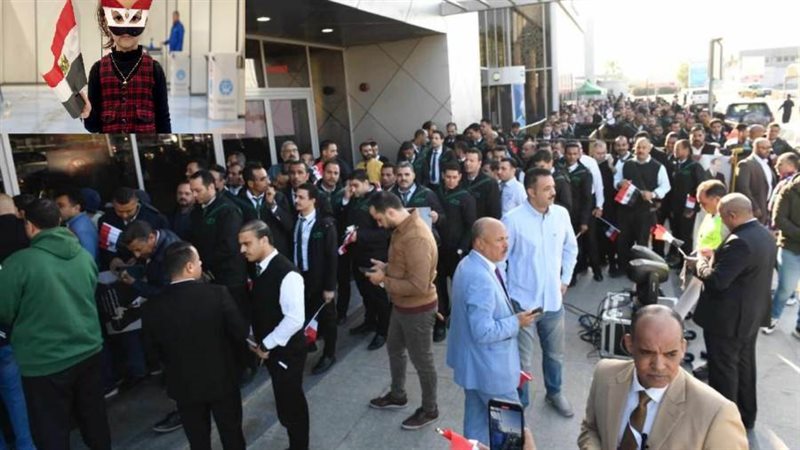 توافد المصريين على