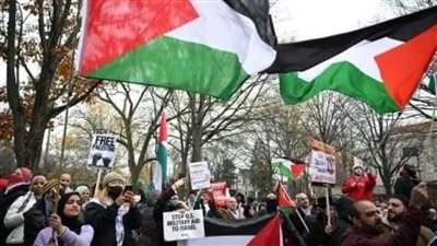 عاجل.  متظاهر أمريكي يشعل النار في نفسه أمام القنصلية الإسرائيلية