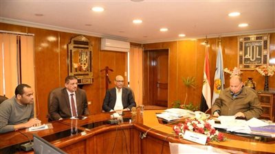 محافظ أسيوط يؤكد تكثيف الحملات على الأسواق لمنع المغالاة في الأسعار وتوفير السلع للمواطنين