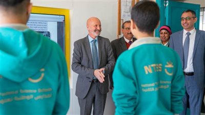 السفير الفنلندي يزور مدرسة ابدأ الوطنية للعلوم التقنية ببدر