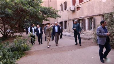 وزير الزراعة يتفقد مبنى الوزارة القديم بالدقي