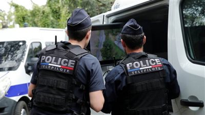 عاجل.. مقتل شخص وإصابة آخر في هجوم على المارة بوسط باريس