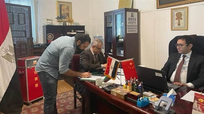 توافد أبناء الجالية