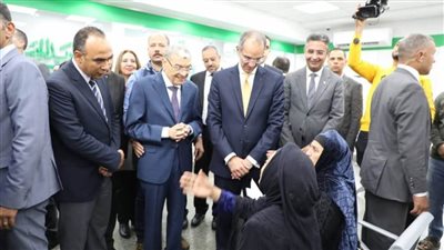 وزير الاتصالات: توصيل الإنترنت فائق السرعة لـ192 قرية وتحسين خدمات المحمول