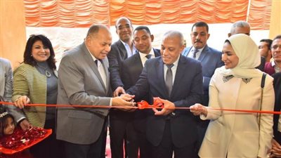 محافظ أسيوط ورئيس هيئة تنمية الصعيد يفتتحان المجمع الصناعي الحرفي بقرية الشامية بمركز ساحل