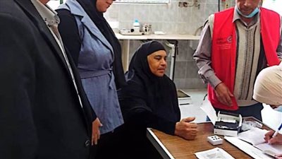 تقديم خدمات طبية وبيطرية في قافلة سكانية بقرية كوم زمران بالبحيرة 