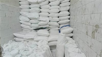 القبض على مالك مصنع بحوزته كمية كبيرة من السكر بدون ترخيص بالقاهرة