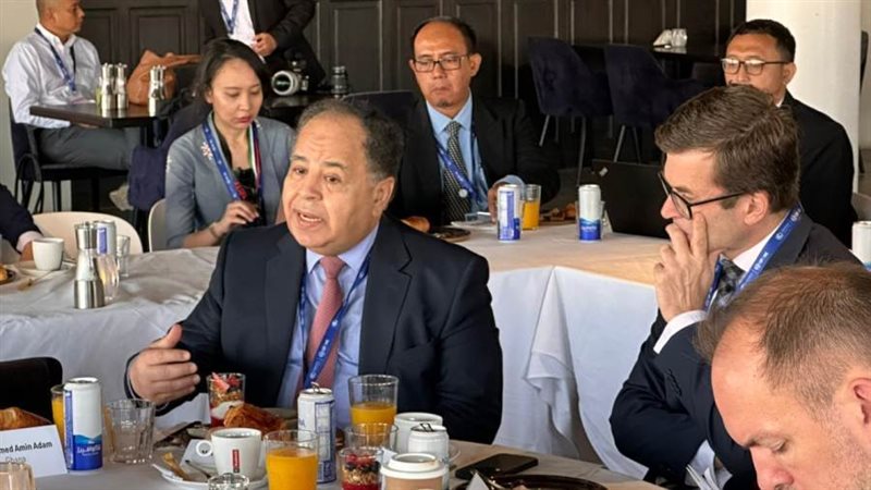 وزير المالية خلال