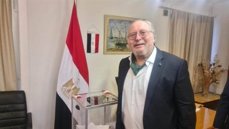 الملك السابق أحمد