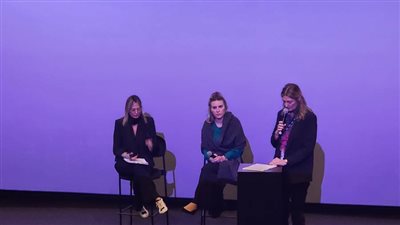 المخرجة فرح نابلسي بعد عرض 