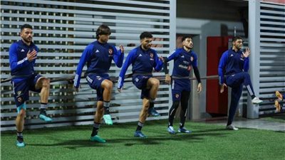 الأهلي يواصل تدريباته استعدادا لمواجهة شباب بلوزداد..وعبد المنعم يشارك في المران