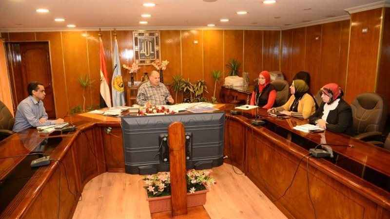 محافظ أسيوط يلتقي