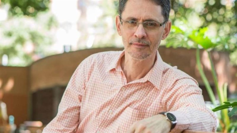 الكاتب الكولومبي