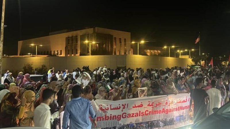 الموريتانيون يتظاهرون