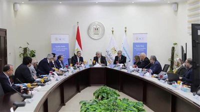 وزير التعليم العالي يترأس جلسة حوارية لمناقشة اللائحة الداخلية لجامعة بنها الأهلية