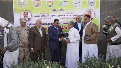 بحوث الصحراء يفتتح عيادات بيطرية متنقلة ويوزع شتلات زيتون بمطروح