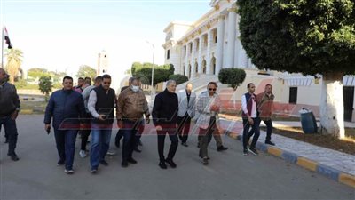 محافظ المنيا يؤكد جاهزية المقار الانتخابية لاستقبال الناخبين.. صور