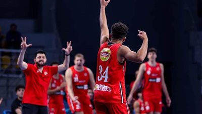 رجال سلة الأهلي يتوج رسميًا بطلًا لدوري المرتبط