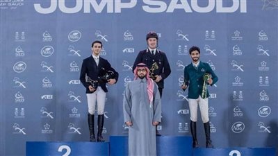 بالصور.. الفارس الأولمبي محمد طاهر زيادة يحرز فضية الرياض الدولية لقفز الموانع