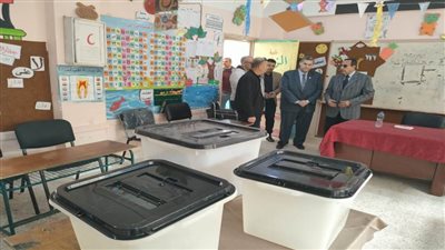محافظ شمال سيناء يتفقد تجهيزات اللجان الانتخابية في العريش