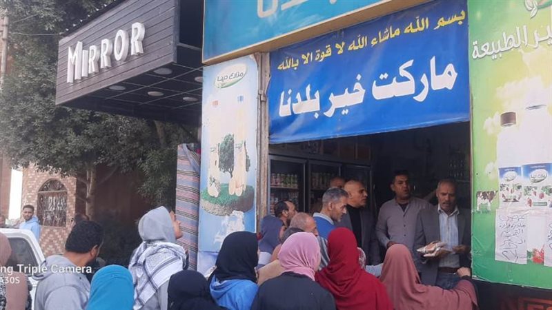 جانب من توزيع السكر