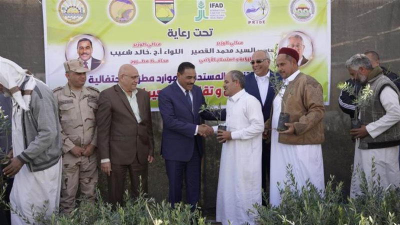 خلال تسليم مزارعي