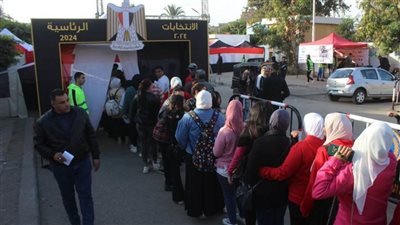 عاجل| الناخبون يواصلون احتشادهم أمام اللجان الانتخابية للإدلاء بأصواتهم