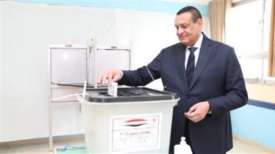 وزير التنمية المحلية يدلي بصوته في الانتخابات الرئاسية ويؤكد متابعة سير العملية الانتخابية على مدار الساعة