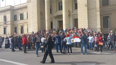 أغان وطنية بجامعة القاهرة احتفالا بالانتخابات الرئاسية 2024