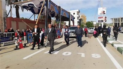 محافظ الوادي الجديد يتفقد سير اللجان الانتخابية بالخارجة وسط إقبال كبير من الناخبين