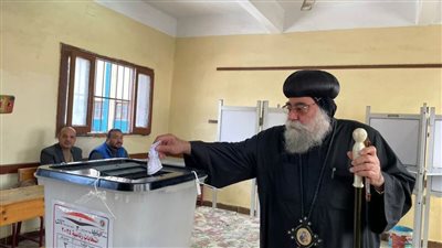 الأنبا سارافيم والنائبة فيبي فوزي يدليان بصوتيهما في الانتخابات الرئاسية 