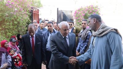  محافظ الوادي الجديد يتفقد لجان الانتخابات بقرى مركز الخارجة 