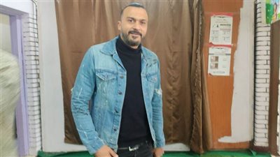 اللاعب إبراهيم سعيد يدلي بصوته الانتخابي في مدرسة التحرير بمصر الجديدة 