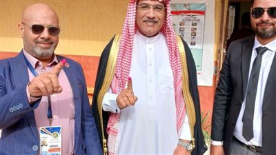 رئيس مجلس القبائل العربية يدلي بصوته في مدرسة شريف حجاج بمصر الجديدة
