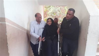 كبار السن وذوو الهمم بالمنيا يدلون بأصواتهم في أول أيام الانتخابات الرئاسية 2024