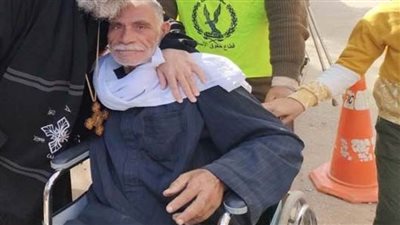 عاجل| على كرسي متحرك.. منوفي يدلي بصوته في الانتخابات الرئاسية بـ”المنوفية“