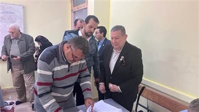 رئيس حزب المؤتمر يدلي بصوته في الانتخابات الرئاسية.. ويثمن احتشاد المصريين أمام اللجان