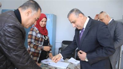 عاجل.. محافظ سوهاج يدلي بصوته في الانتخابات الرئاسية.. ويدعو المواطنين للمشاركة 