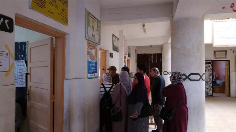 توافد المواطنين على