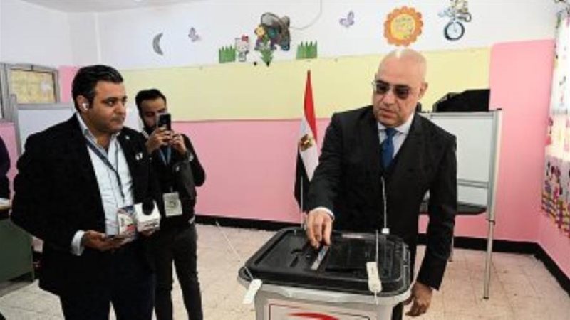 وزير الإسكان يدلي