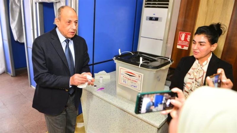 وزير الطيران خلال