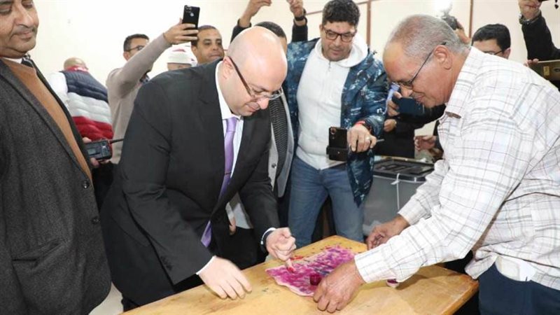 محافظ بنى سويف يدلى